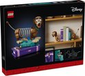 LEGO Slinky Hond boekensteunpakket: Slinky Hond op boeken, Woody, kleine hond, en geopende boekensteun.