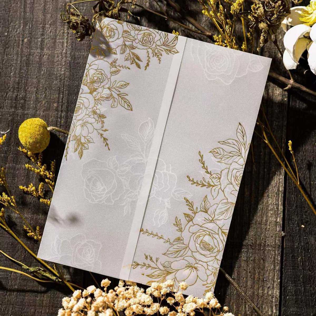 Set van 50 voorgevouwen vellum jassen voor 5x7 uitnodigingen - goudfolie patroon - 115GSM vellum papier 5x7 jassen - perkament bruiloft uitnodigingen wraps - transparante bruiloft