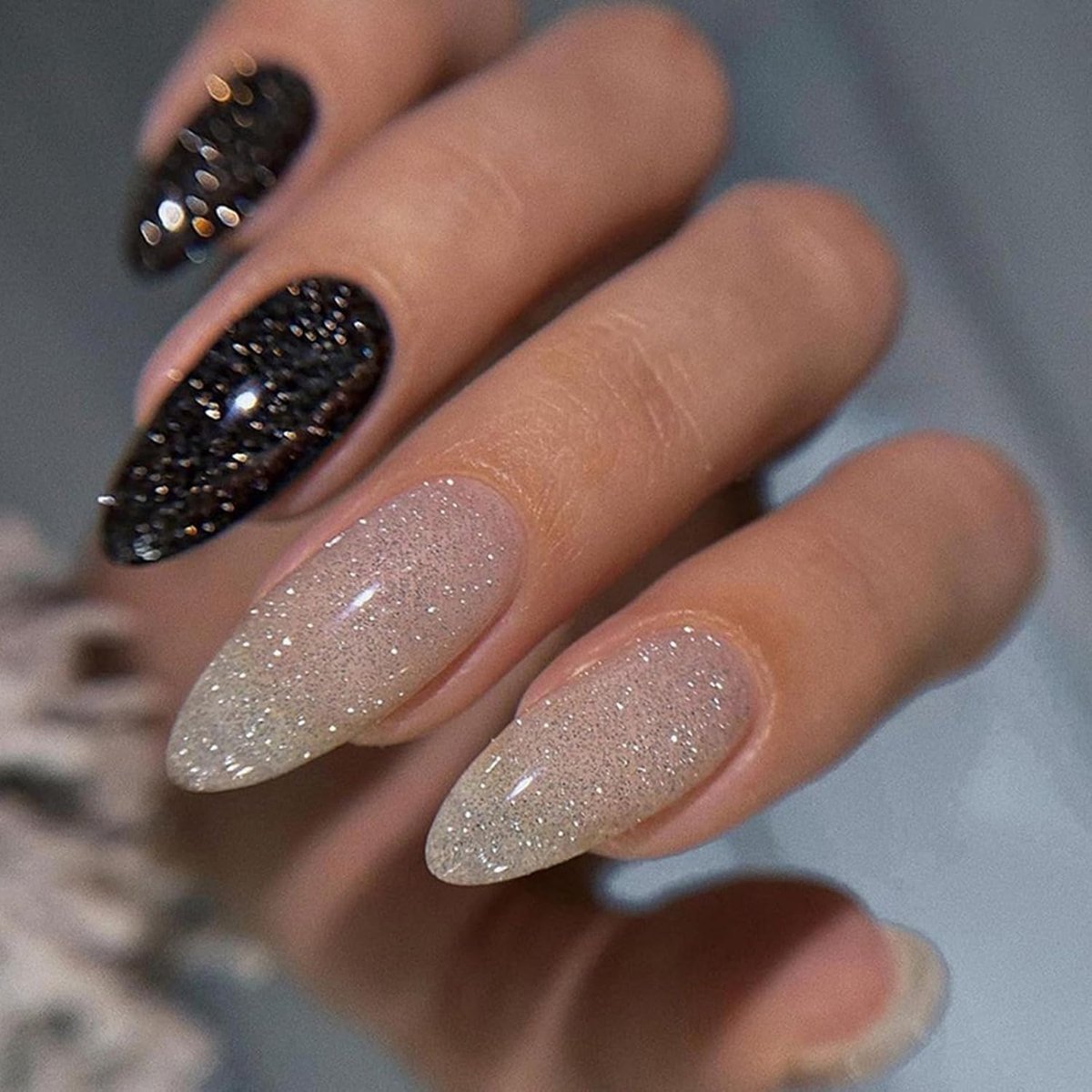 24 stuks nagels om op te plakken, middellang, amandel, Franse kunstnagels, press-on nails, zwart en wit, glitter, kunstnagels, acryl, druk op nagelpunten, voor vrouwen en meisjes