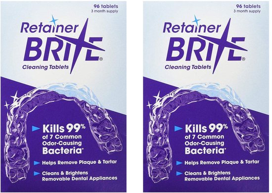 Twee dozen Retainer Brite met de tekst 'Kills 99% of 7 Common Odor-Causing Bacteria'.