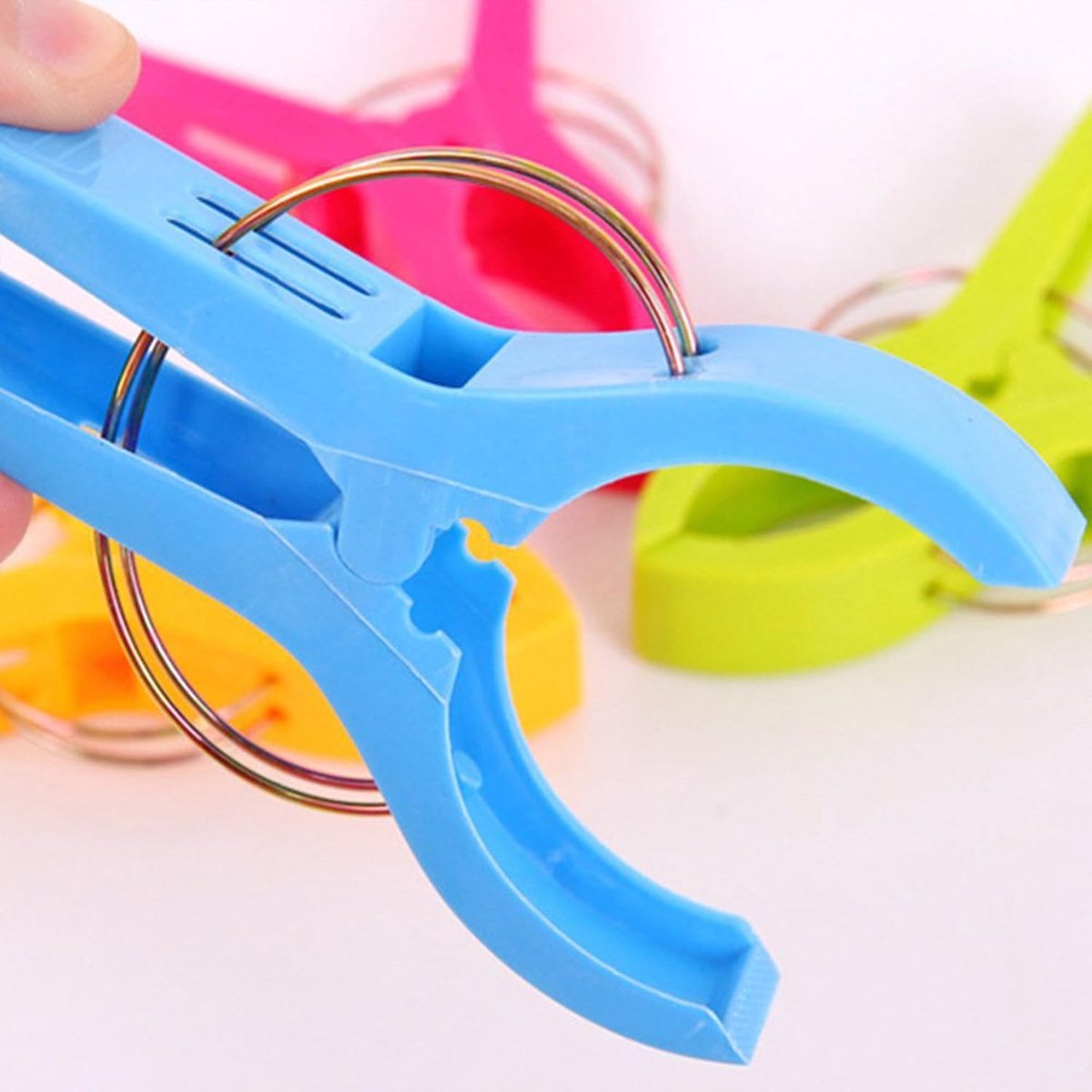 Benza – XXL Strandlakenknijpers – 8 stuks – 12 cm – Handdoekclips voor ligbed, strandstoel, campingstoel en waslijn – 4 kleuren