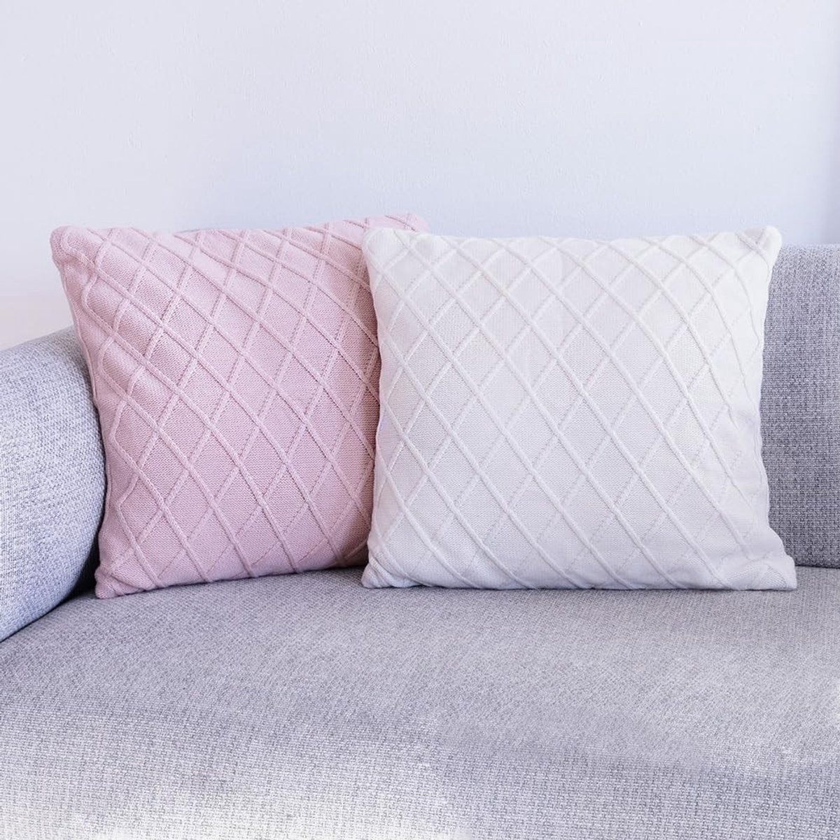 Omgoods - Gehaakte Kussenhoes Set van 2 - Diamond Design 45 x 45 cm Wit en Roze