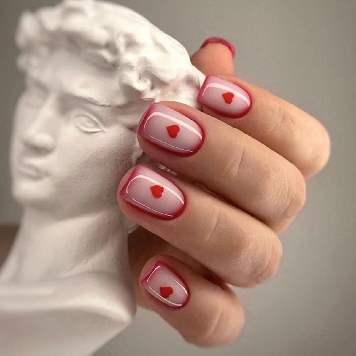 24 stuks korte vierkante nagels - 12 maten glanzende Franse kunstnagels, rood liefdeshart volledige dekking acryl nagelstickers, natuurlijk en afneembaar, voor