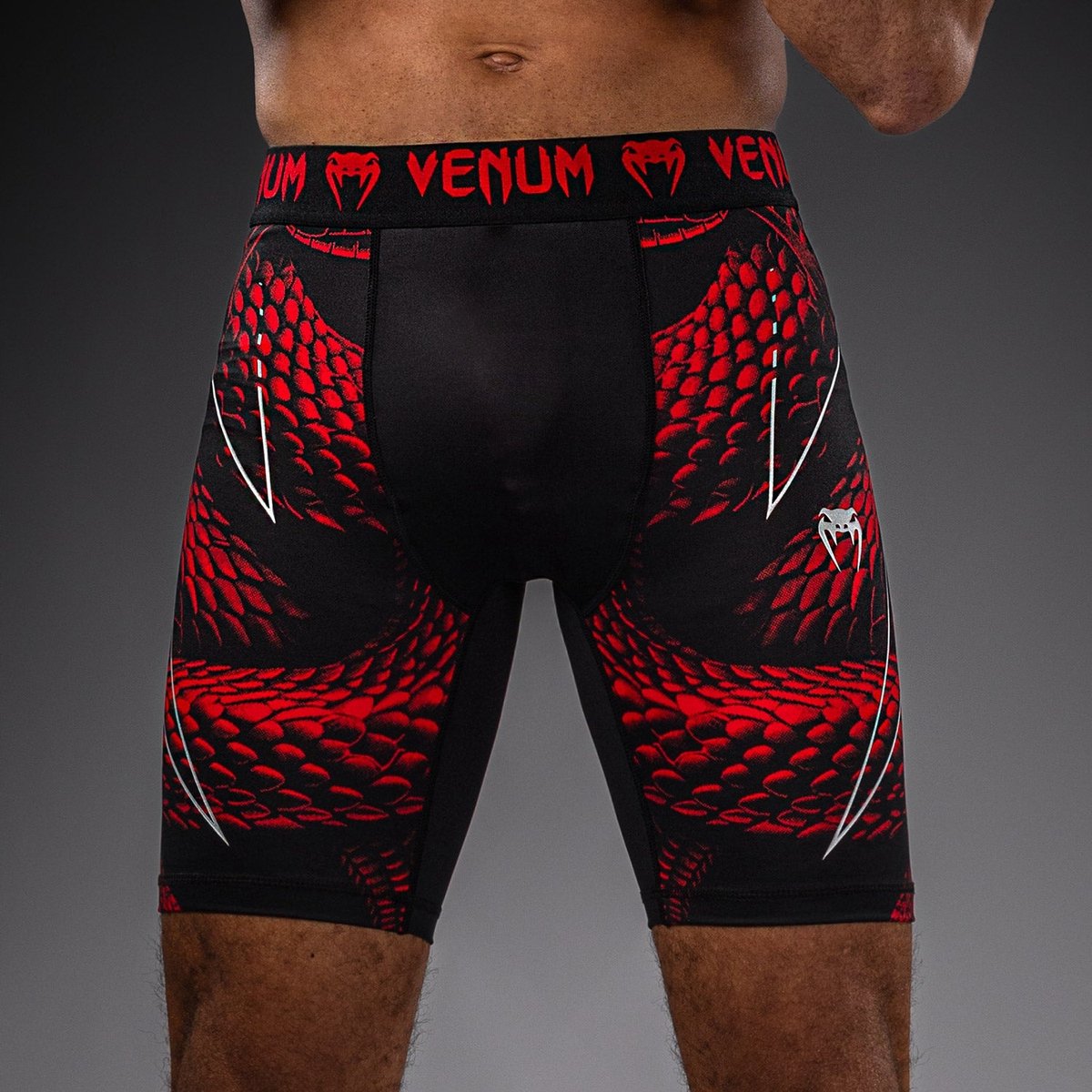 Venum Matupa Vale Tudo Shorts – Zwart/Rood/Zilver | Premium Compressie Shorts voor MMA, BJJ & No‑Gi - XL