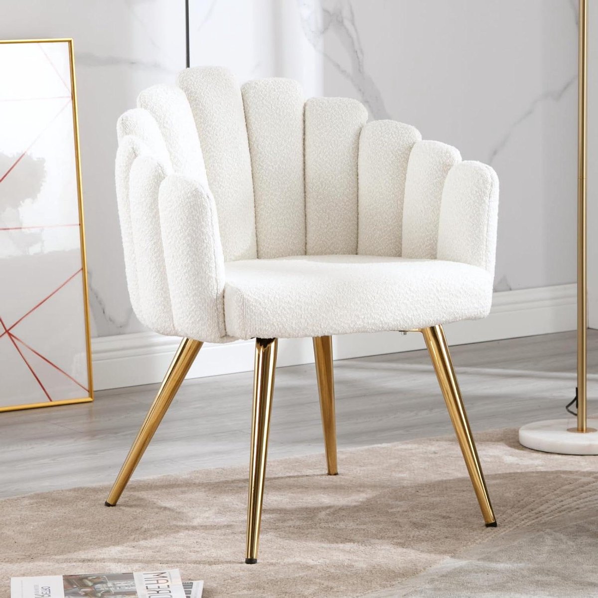 Gestoffeerde stoel - Fauteuil kunstbont - Woonkamer inrichting - Gouden metalen poten - 46x52x79 cm - Wit