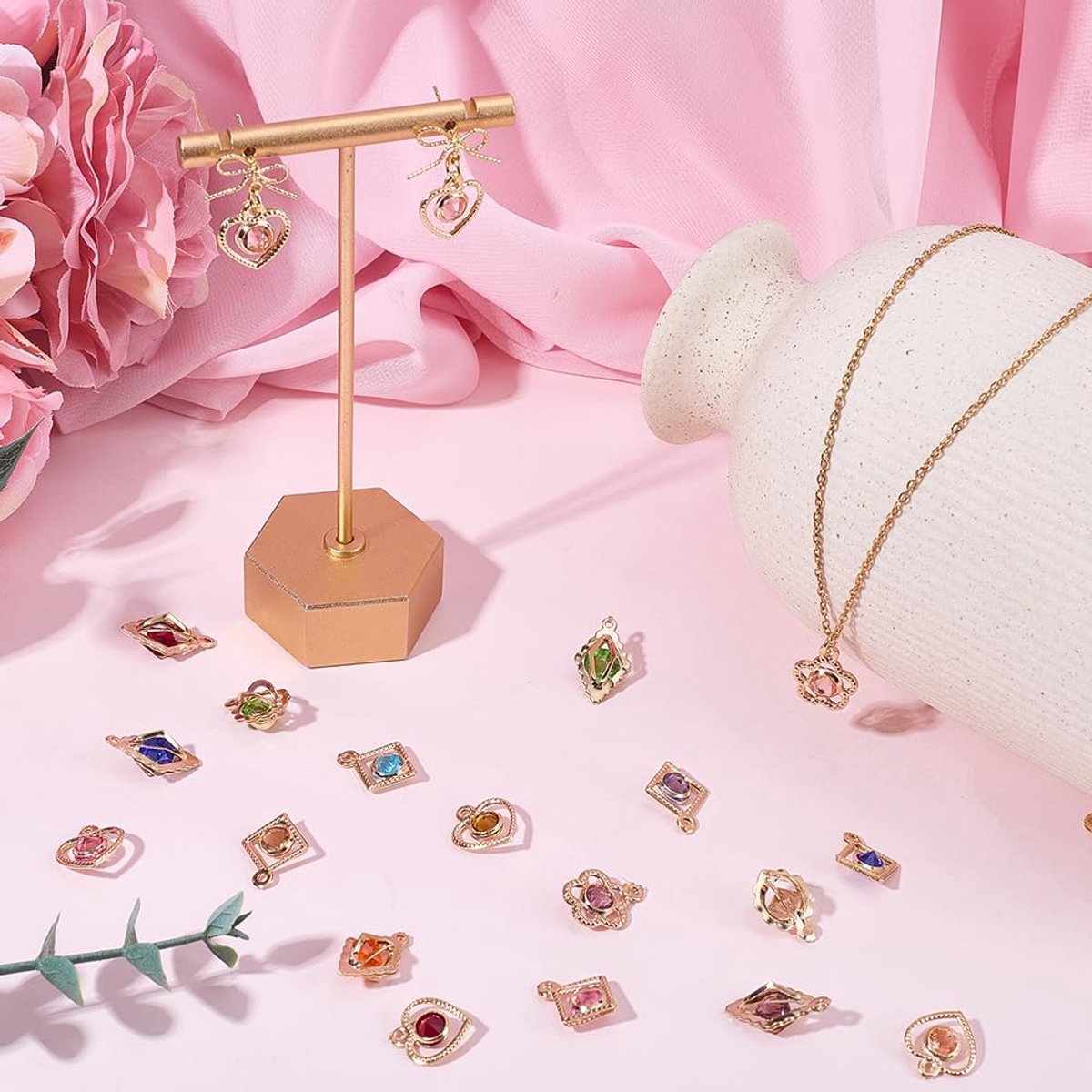 1 doos 100 stuks 5 stijlen gouden strass bedels metalen kristallen bedels bulk kleurrijke steentjes ijzeren hart bloem ruit ronde vormige hangers voor sieraden maken oorbel doe-het-zelf