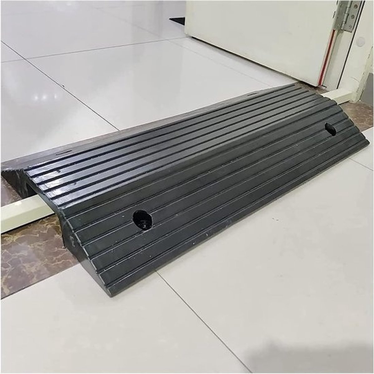 Drempelhulp - Rolstoelhelling - Drempels Overbruggen - Antislip Rubber - 80x50x10 cm - Zwart