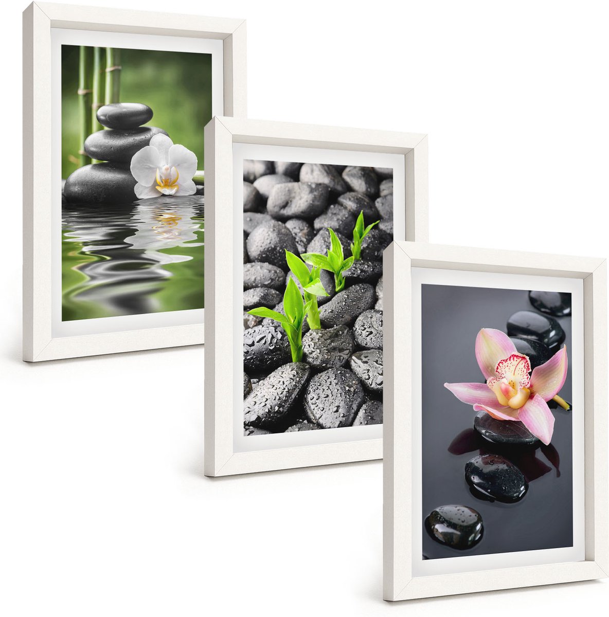 Wallfluent 3-Delige Schilderij Set - Een Serene Zen-Compositie Van Stenen Met Bloemen Op Water. - 20 x 30 - Muurdecoratie - Wanddecoratie - Slaapkamer