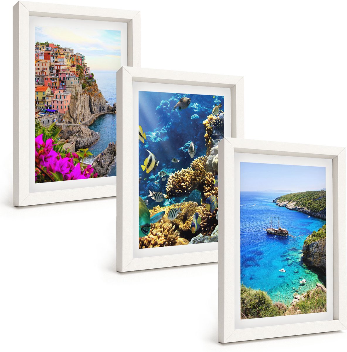 Wallfluent 3-Delige Schilderij Set - Uitzicht Op Zee Met Kleurrijke Huizen En Een Koraalrif. - 20 x 30 - Muurdecoratie - Wanddecoratie - Hal
