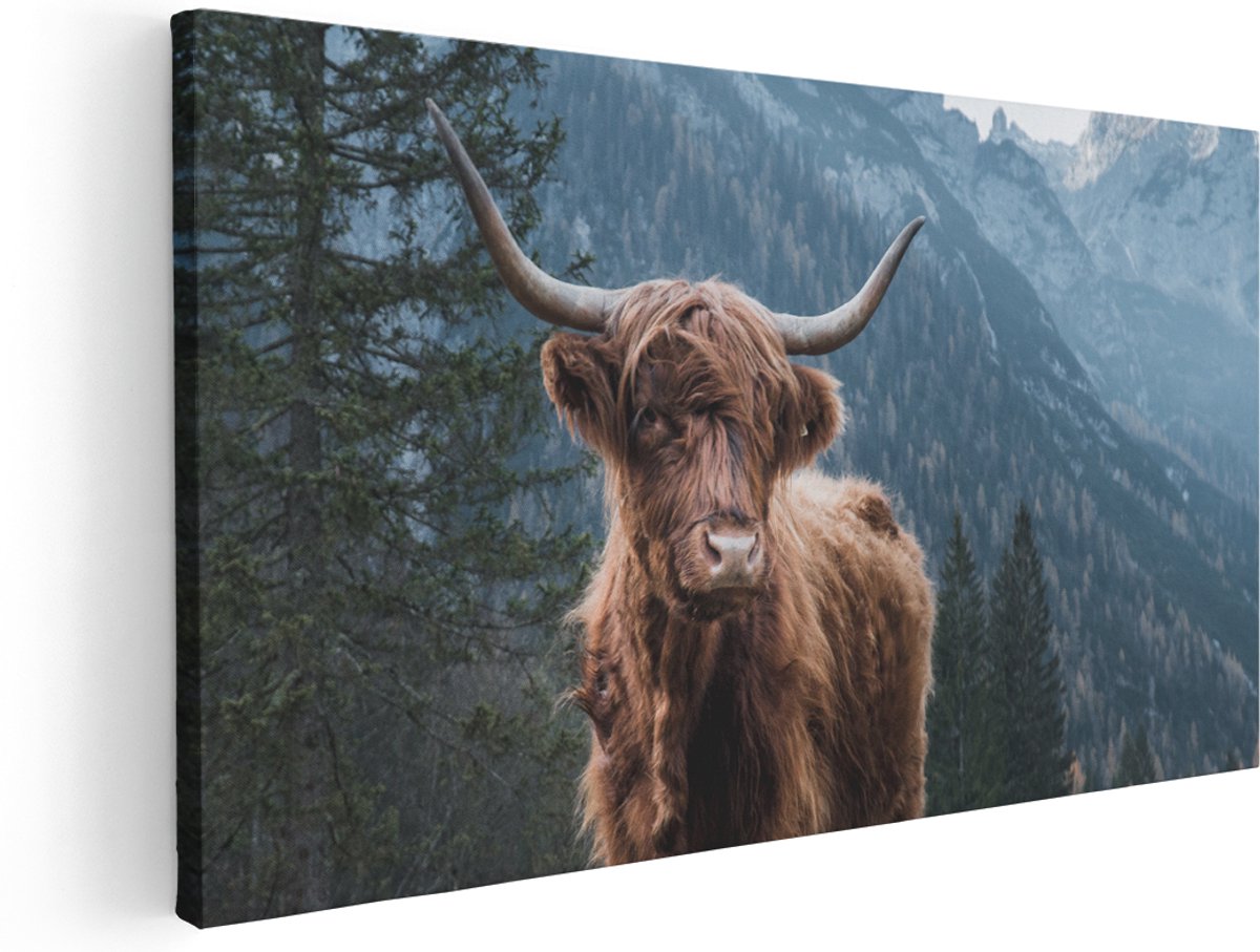 Artaza Canvas Schilderij Schotse Hooglander Koe In De Bergen - 140x70 cm - Groot - Wanddecoratie Woonkamer - Schilderijen - Muurdecoratie