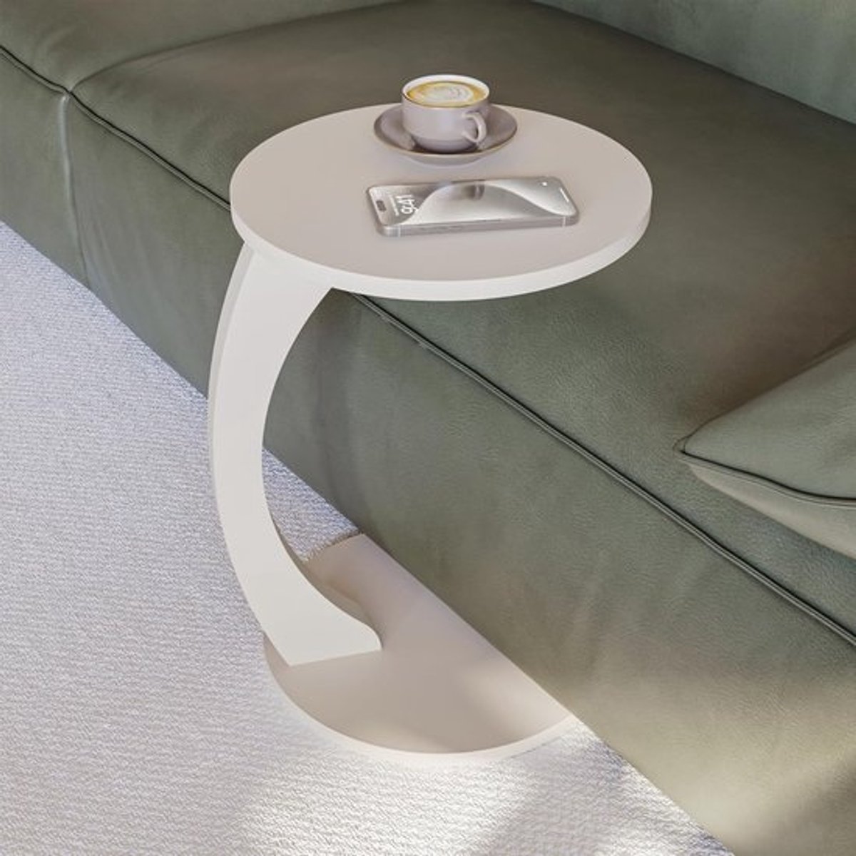 Moderne C-vormige salontafel met wieltjes in zand-beige look