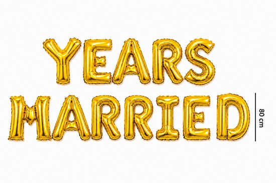 Gouden folieballonnen met de tekst 'YEARS MARRIED' van 80 cm hoog.