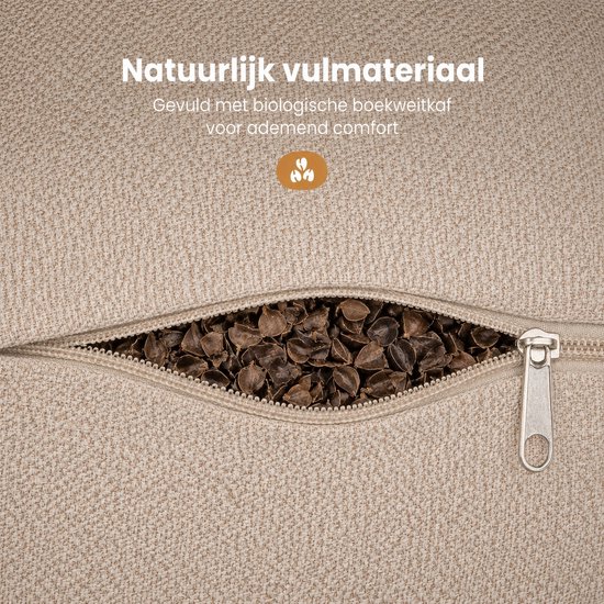 Ritssluiting op crèmekleurig meditatiekussen onthult biologische boekweitvulling. Ademend comfort.