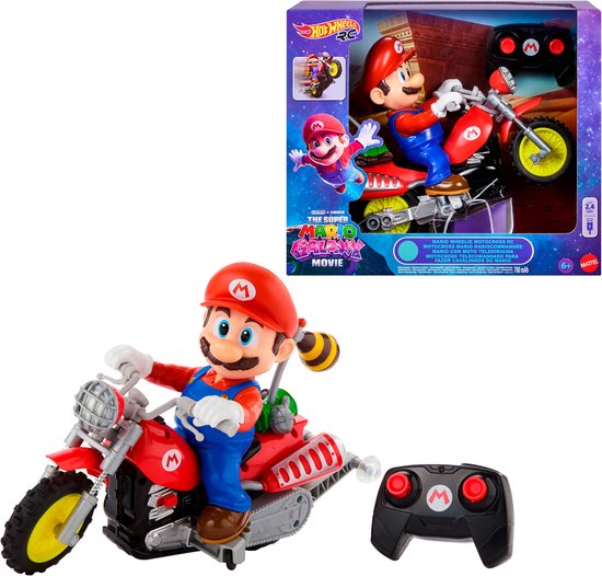 Doos en Mario op een rode motor met afstandsbediening. Mario draagt een blauwe overall en rode pet.
