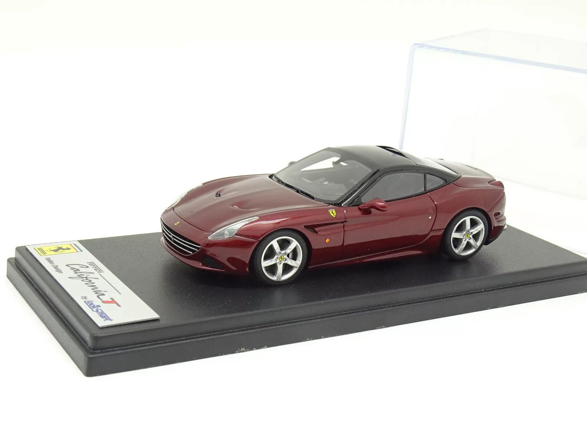 Modelauto Ferrari California T Rosso California / Nero Stellato - Schaal 1:43