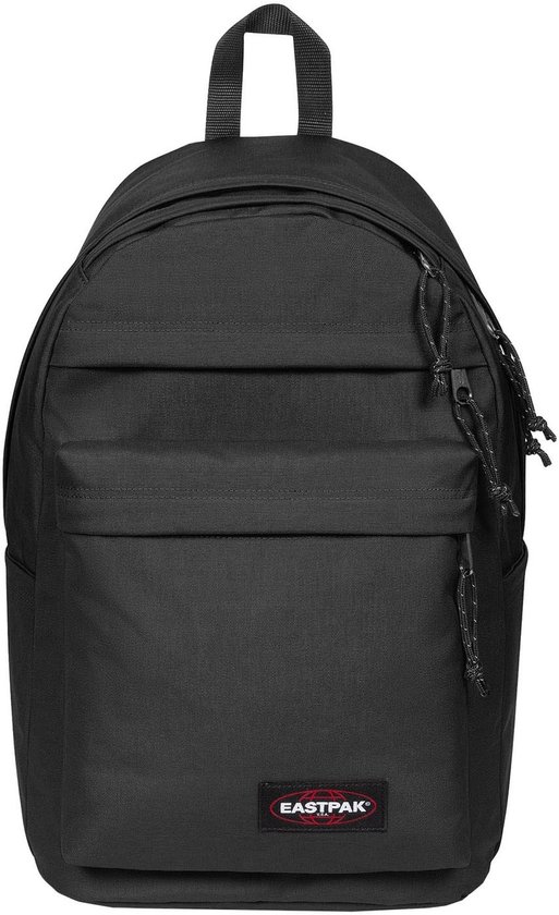 Zwarte Eastpak Day Pak'r Pro rugzak met drie vakken en ritssluitingen.