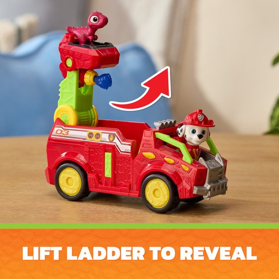 Marshall's dino rescue brandweerwagen, rood met gele wielen en groene accenten. Een rode pijl toont het optillen van de ladder.
