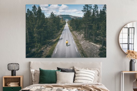 Homme dans le paysage de Norvège en vue d'oiseau toile 2cm 180x120 cm - Tirage photo sur toile (Décoration murale salon / chambre) XXL / Groot format!