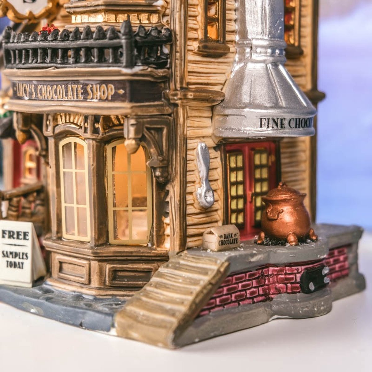 Lemax Kerstdorp Lucy's Chocolate Shop - Met verlichting – foto 4