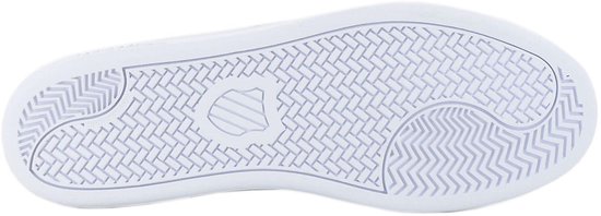 Zool van een witte K-Swiss sneaker, met K-Swiss logo in het midden.