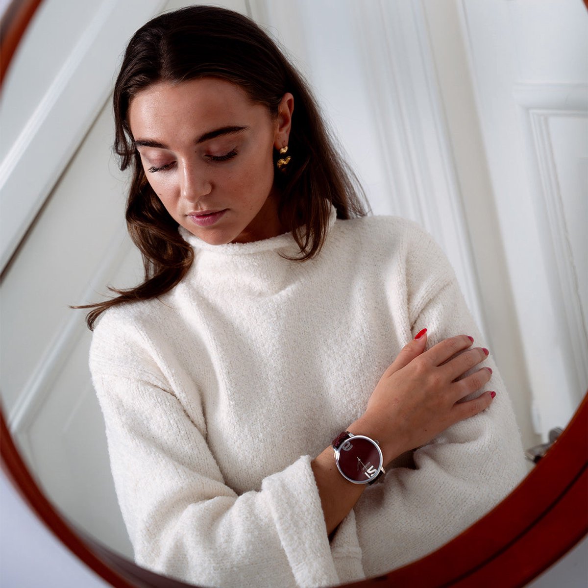 OOZOO Timepieces - Zilverkleurige horloge met bordeaux rode leren band - C9241