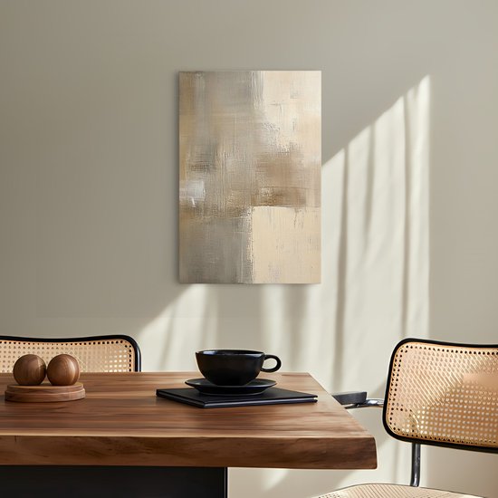 Abstract doek met beige en grijstinten, boven een eettafel.