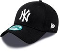 Casquette New Era 9FORTY noire avec logo New York Yankees blanc, logo New Era sur le côté et étiquette réglable.