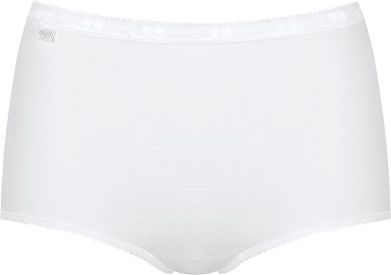 Witte Sloggi maxi slip met kanten boord.
