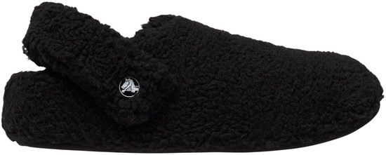 Croc noir pelucheux avec la sangle vers l'avant.