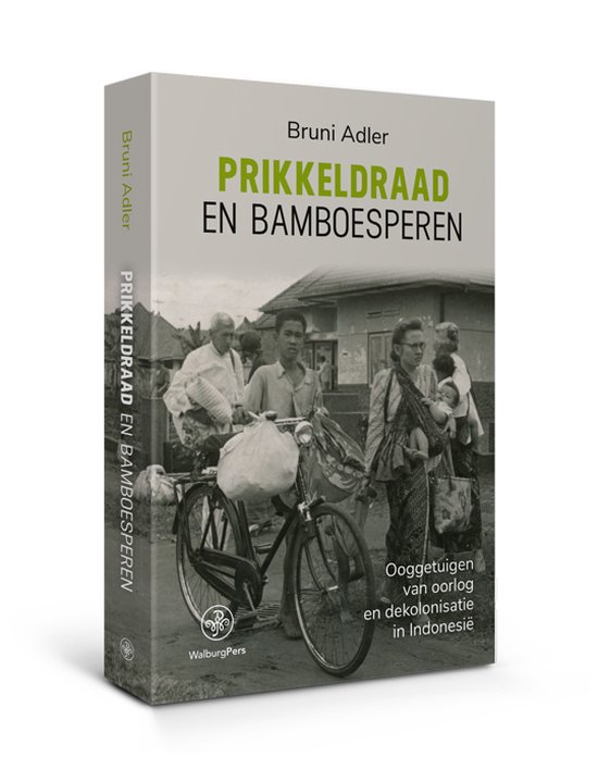 Boek "Prikkeldraad en bamboesperen" met een zwart-witfoto van mensen op straat met een fiets.