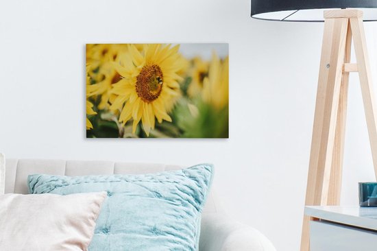 Gros plan d'une abeille sur un tournesol 30x20 cm - petit - Tirage photo sur toile (Décoration murale salon / chambre) / Peintures Fleurs sur toile