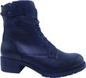 Zwarte leren veterboot met gespdetail en blockhak.