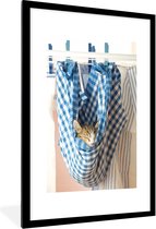 Photo en cadre - Chat dormant dans un cadre photo noir avec passe partout blanc 60x90 60x90 cm - Affiche sous cadre (Décoration murale salon / chambre)