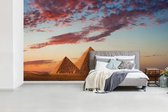 Behang - Fotobehang Piramiden van Gizeh in Egypte tijdens zonsondergang - Breedte 535 cm x hoogte 300 cm
