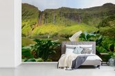 Behang - Fotobehang De groene natuur bij een klif op de Azoren - Breedte 330 cm x hoogte 220 cm