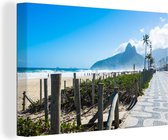 Canvas Schilderij Zicht op het strand van Ipanema in Zuid-Amerika tijdens een zonnige dag - 90x60 cm - Wanddecoratie