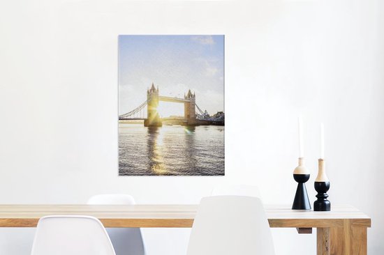 Canvas Schilderij Zonnestralen achter de Tower Bridge in Londen - 60x80 cm - Wanddecoratie