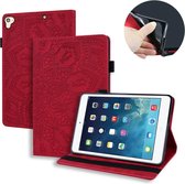Voor iPad Pro 9,7 inch kalfspatroon dubbel vouwend ontwerp reliëf lederen tas met houder & kaartsleuven & pennensleuf & elastische band (rood)
