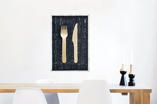 Une fourchette et un couteau en bois posés sur une assiette craie noire, simple mais élégant 60x90 cm