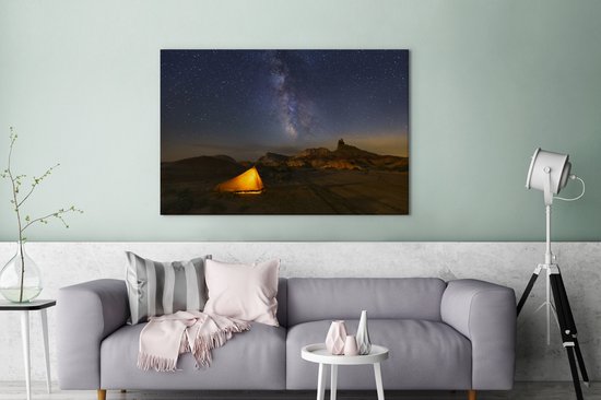 Une tente lumineuse dans un paysage de montagne 120x80 cm - Tirage photo sur toile (Décoration murale salon / chambre)
