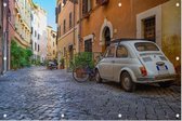 Fiat in klassiek straatbeeld van Trastevere in Rome - Foto op Tuinposter - 150 x 100 cm