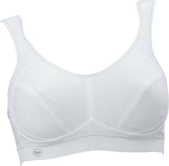 Witte sportbeha met v-hals, naden voor ondersteuning en logo op de band.