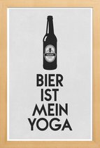 JUNIQE - Poster met houten lijst Bier Ist Mein Yoga -13x18 /Grijs &