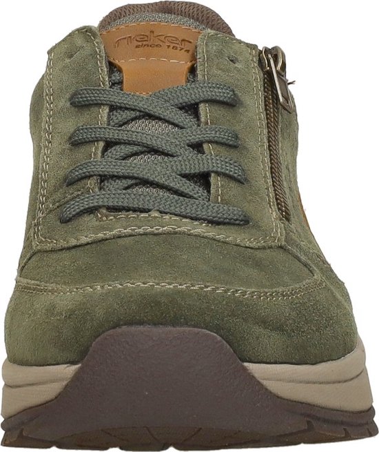 Vooraanzicht van een groene suède Rieker sneaker met rits.
