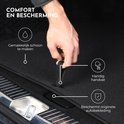 Une main tire une boucle de tapis de coffre, avec texte 'POIGNÉE PRATIQUE' et 'PROTÈGE LE TAPIS DE SOL D'ORIGINE'.
