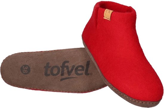 Rode vilten laars en losse binnenzool met 'tofvel' logo en maat '39'.