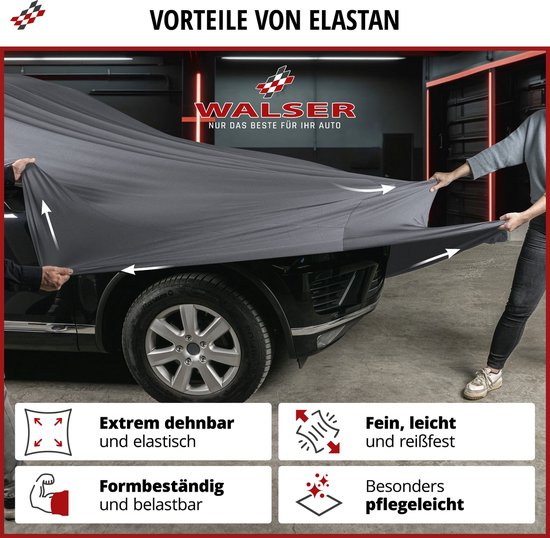 Een donkergrijze autoverdek wordt over een zwarte auto getrokken, toont elasticiteit en binnenkant.