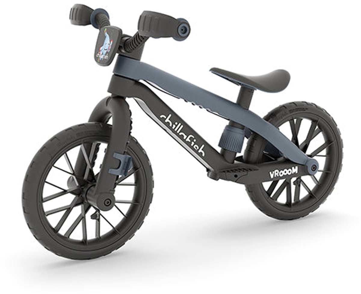 Chillafish Loopfiets 2 jaar met Moto geluid - Zwart - Lichtgewicht loopfiets jongens en meisjes tot 5 Jaar met voetsteun, voetrem en verstelbaar zadel - met 12" RubberSkin banden voor extra grip - Geen batterijen nodig - Model BMXie Vroom