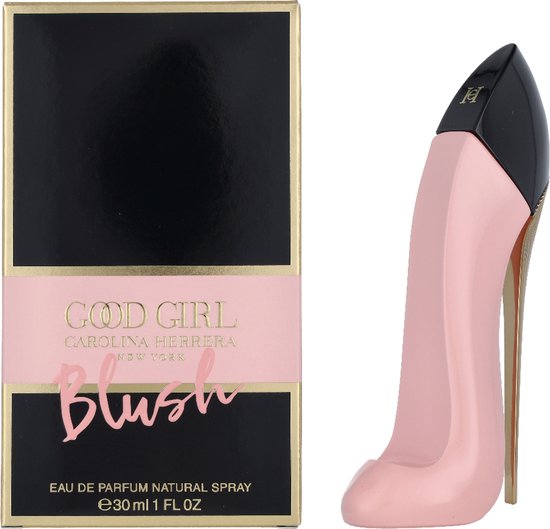 Roze pumpvormige parfumfles naast de verpakking 'Good Girl Carolina Herrera Blush'.