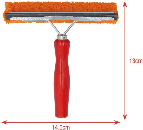 Raamtrekker met oranje spons en rood houten handvat.